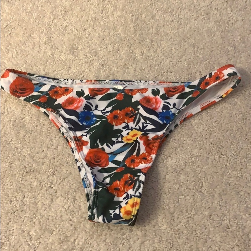 NWOT Floral Bikini bottom